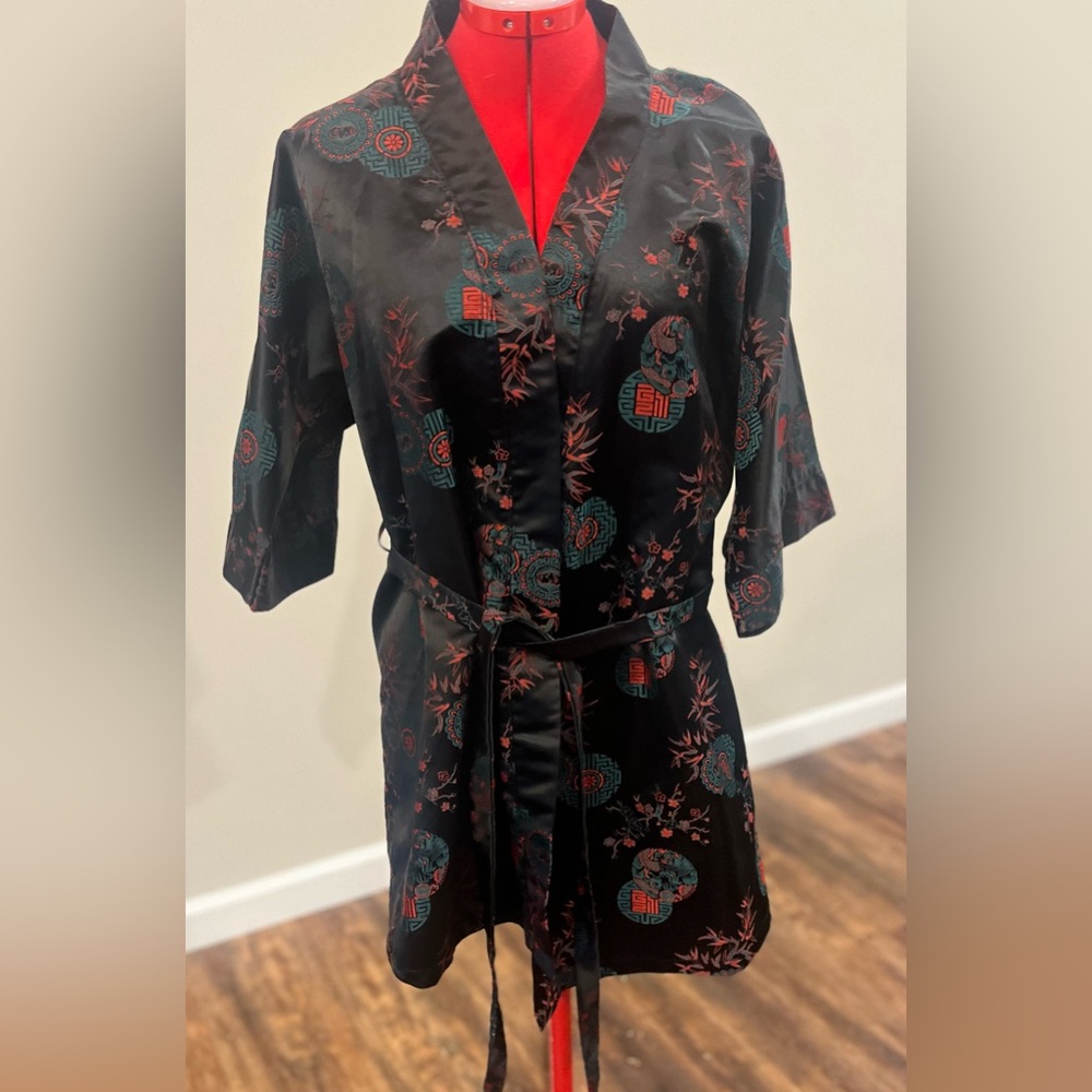 Chic Black Floral Satin Kimono